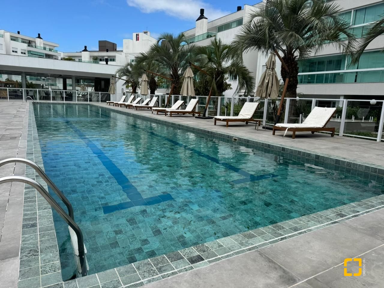 Cobertura com 166m², 3 quartos (sendo 1 suíte), 2 garagens, no bairro Jurerê em Florianópolis