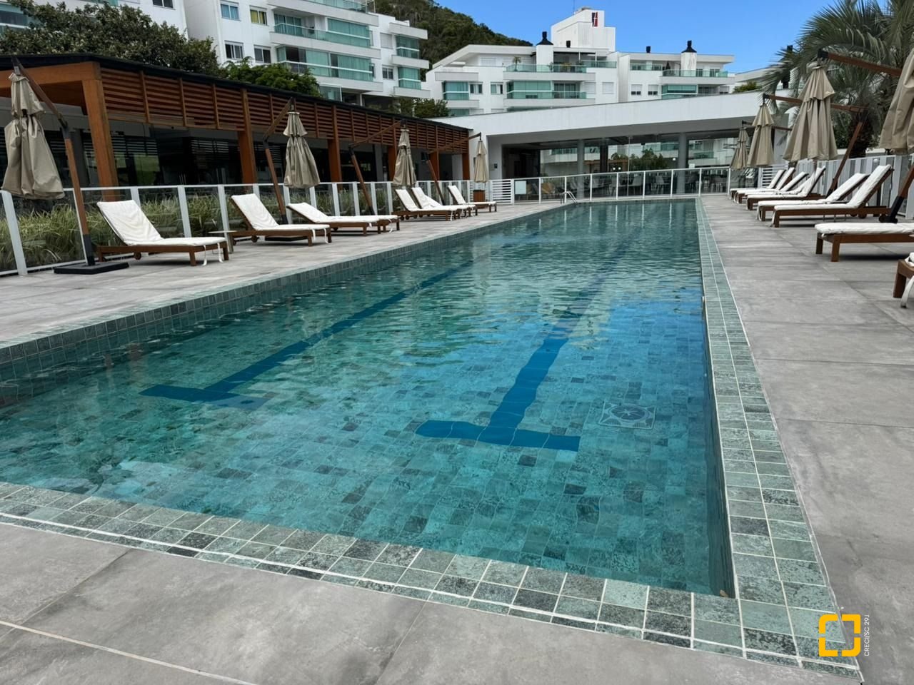 Cobertura com 166m², 3 quartos (sendo 1 suíte), 2 garagens, no bairro Jurerê em Florianópolis