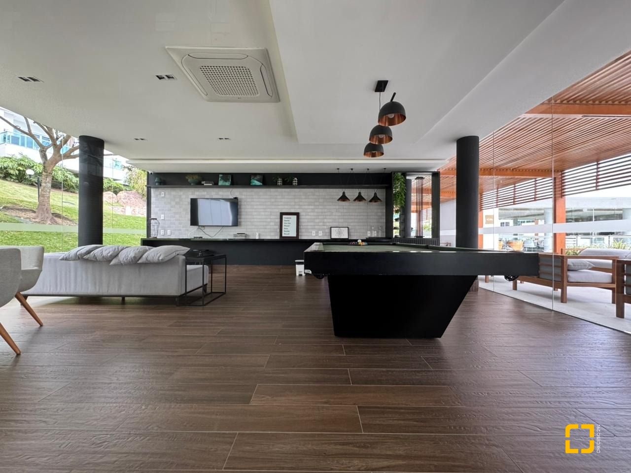 Cobertura com 166m², 3 quartos (sendo 1 suíte), 2 garagens, no bairro Jurerê em Florianópolis