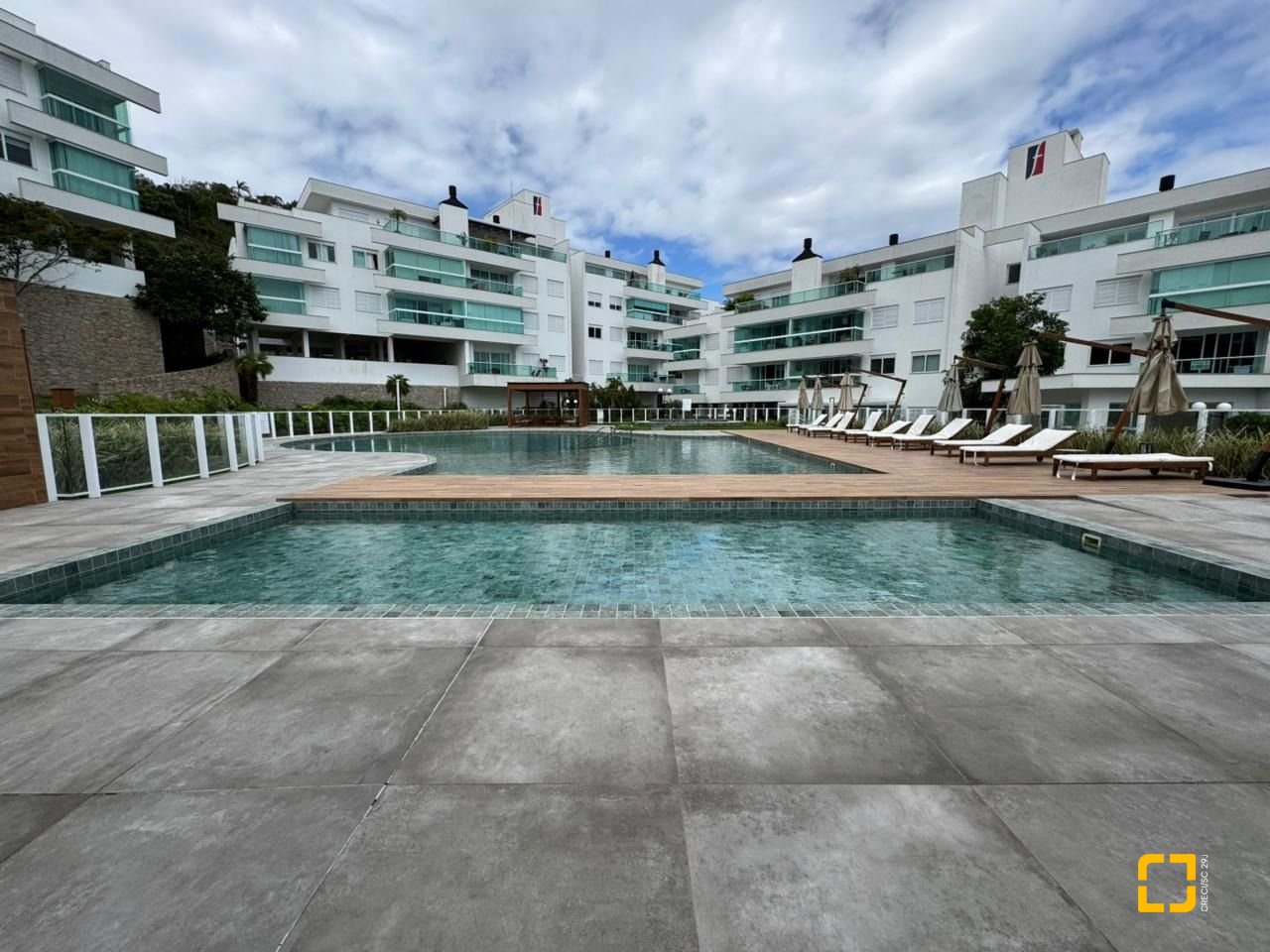 Cobertura com 166m², 3 quartos (sendo 1 suíte), 2 garagens, no bairro Jurerê em Florianópolis