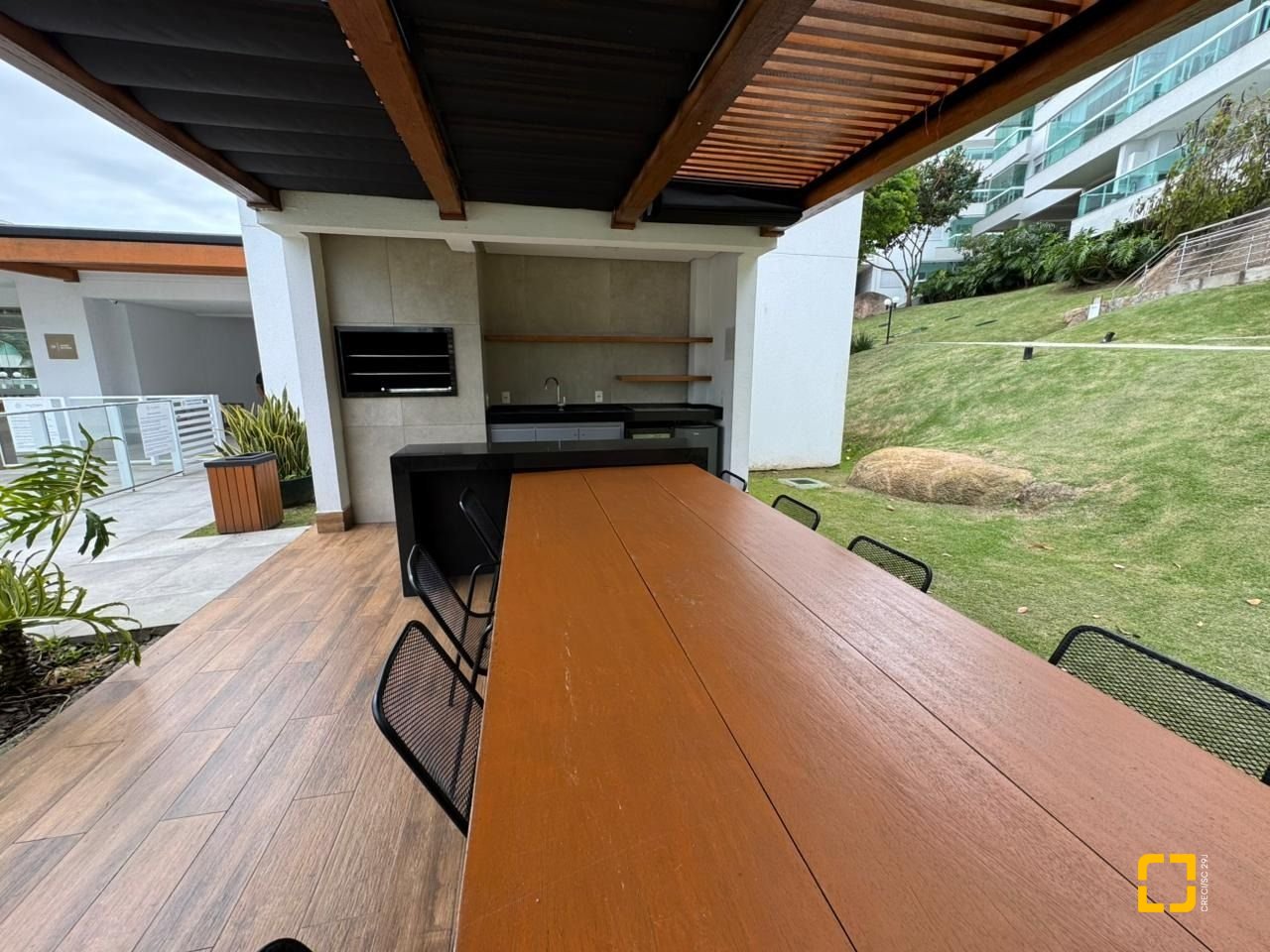 Cobertura com 166m², 3 quartos (sendo 1 suíte), 2 garagens, no bairro Jurerê em Florianópolis