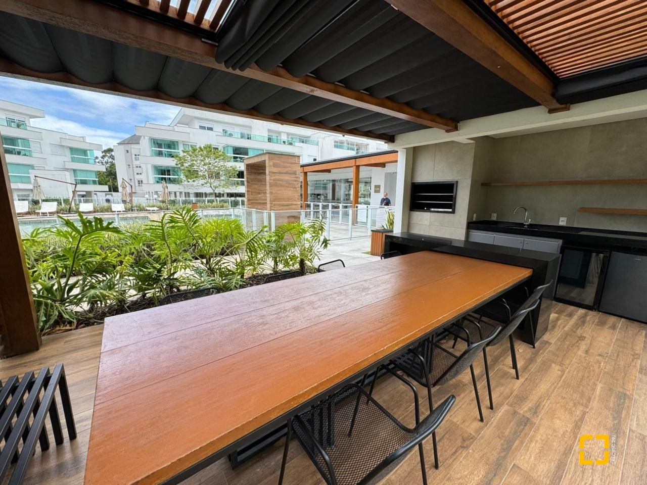 Cobertura com 166m², 3 quartos (sendo 1 suíte), 2 garagens, no bairro Jurerê em Florianópolis