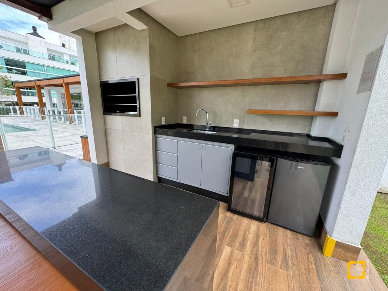 Cobertura com 166m², 3 quartos (sendo 1 suíte), 2 garagens, no bairro Jurerê em Florianópolis