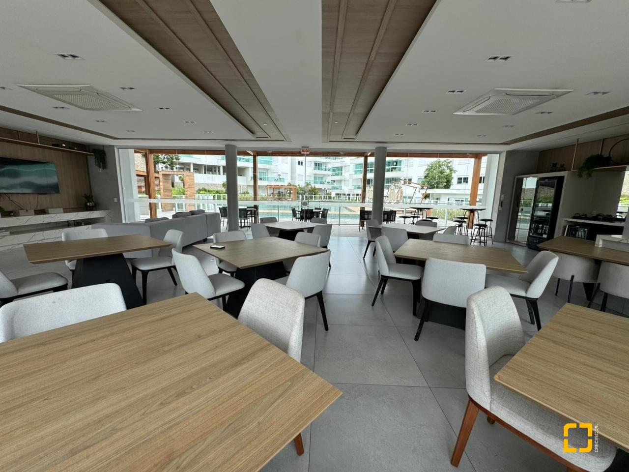 Cobertura com 166m², 3 quartos (sendo 1 suíte), 2 garagens, no bairro Jurerê em Florianópolis