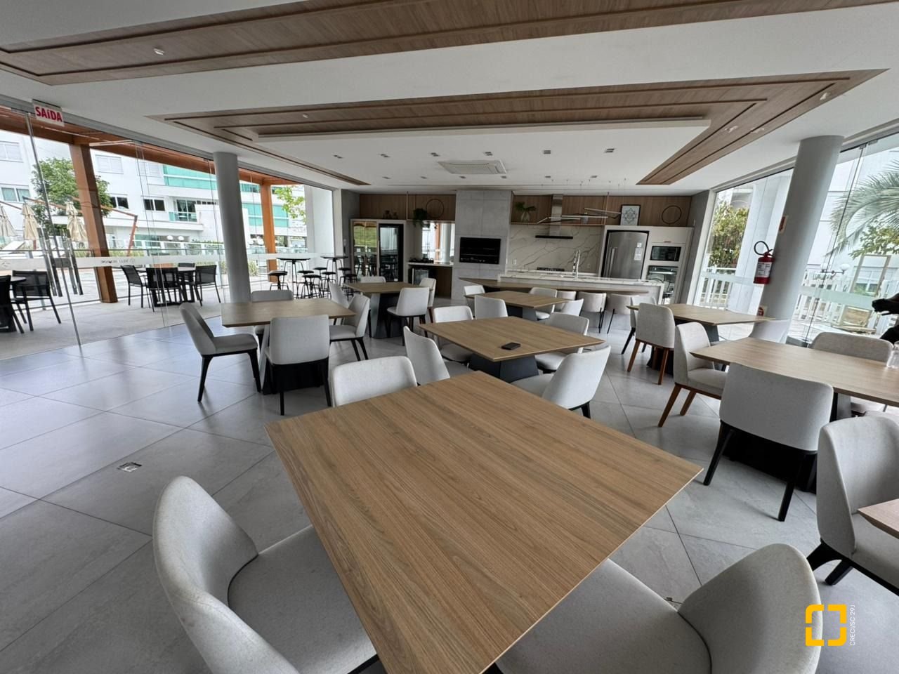 Cobertura com 166m², 3 quartos (sendo 1 suíte), 2 garagens, no bairro Jurerê em Florianópolis