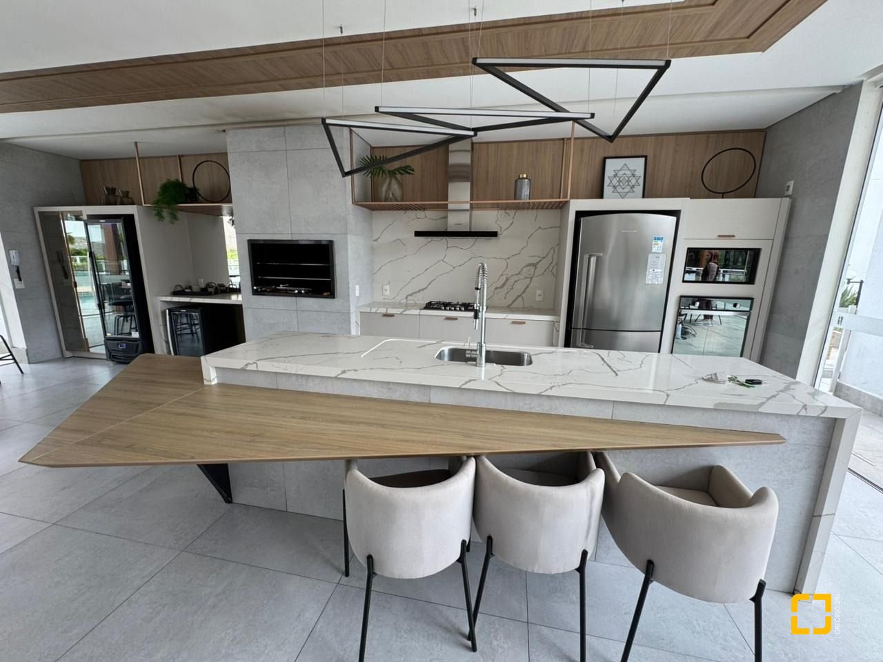 Cobertura com 166m², 3 quartos (sendo 1 suíte), 2 garagens, no bairro Jurerê em Florianópolis