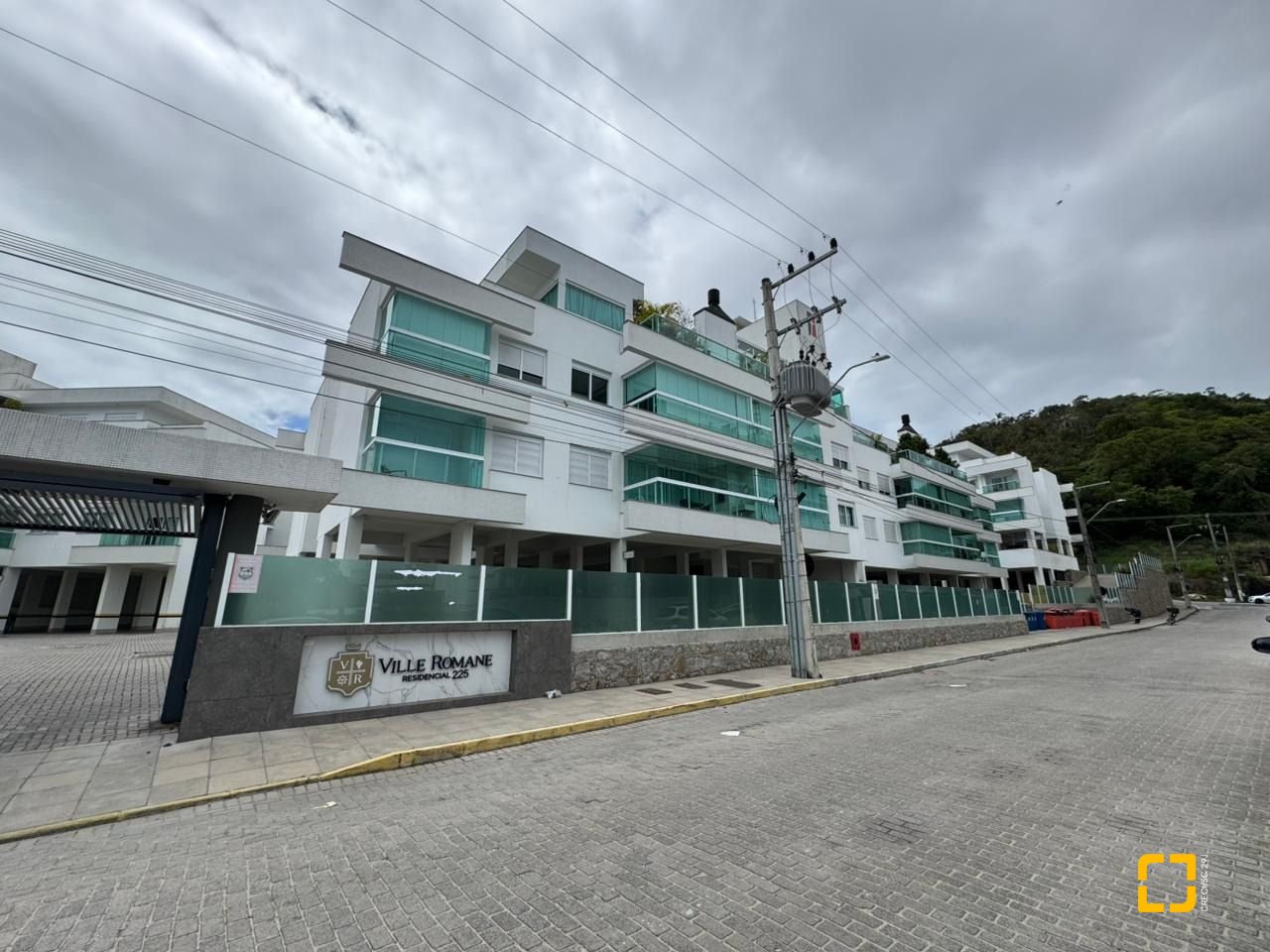 Cobertura com 166m², 3 quartos (sendo 1 suíte), 2 garagens, no bairro Jurerê em Florianópolis