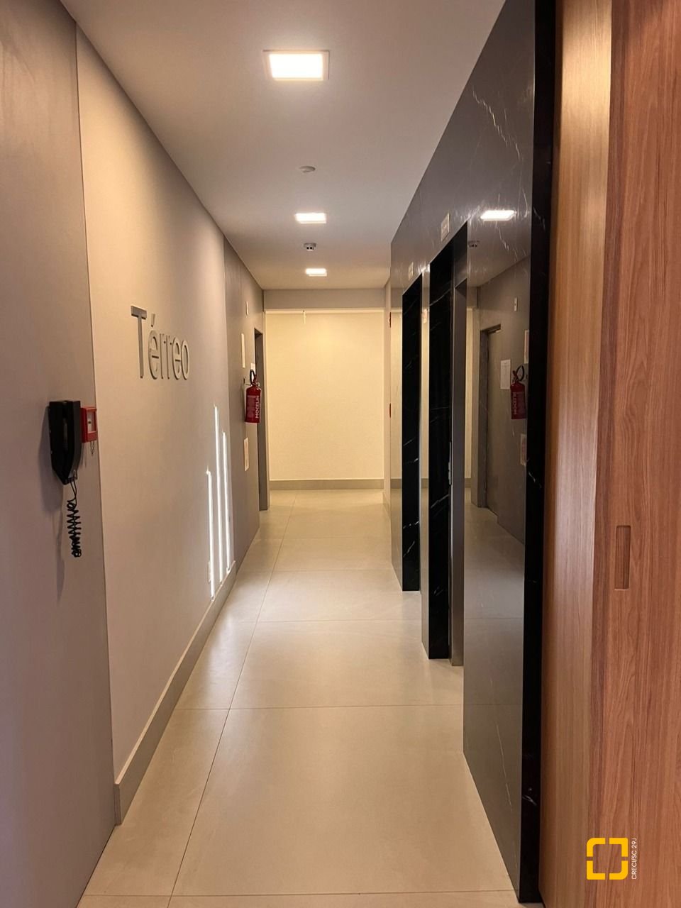 Apartamento com 154m², 4 quartos (sendo 4 suítes), 2 garagens, no bairro Floresta em São José