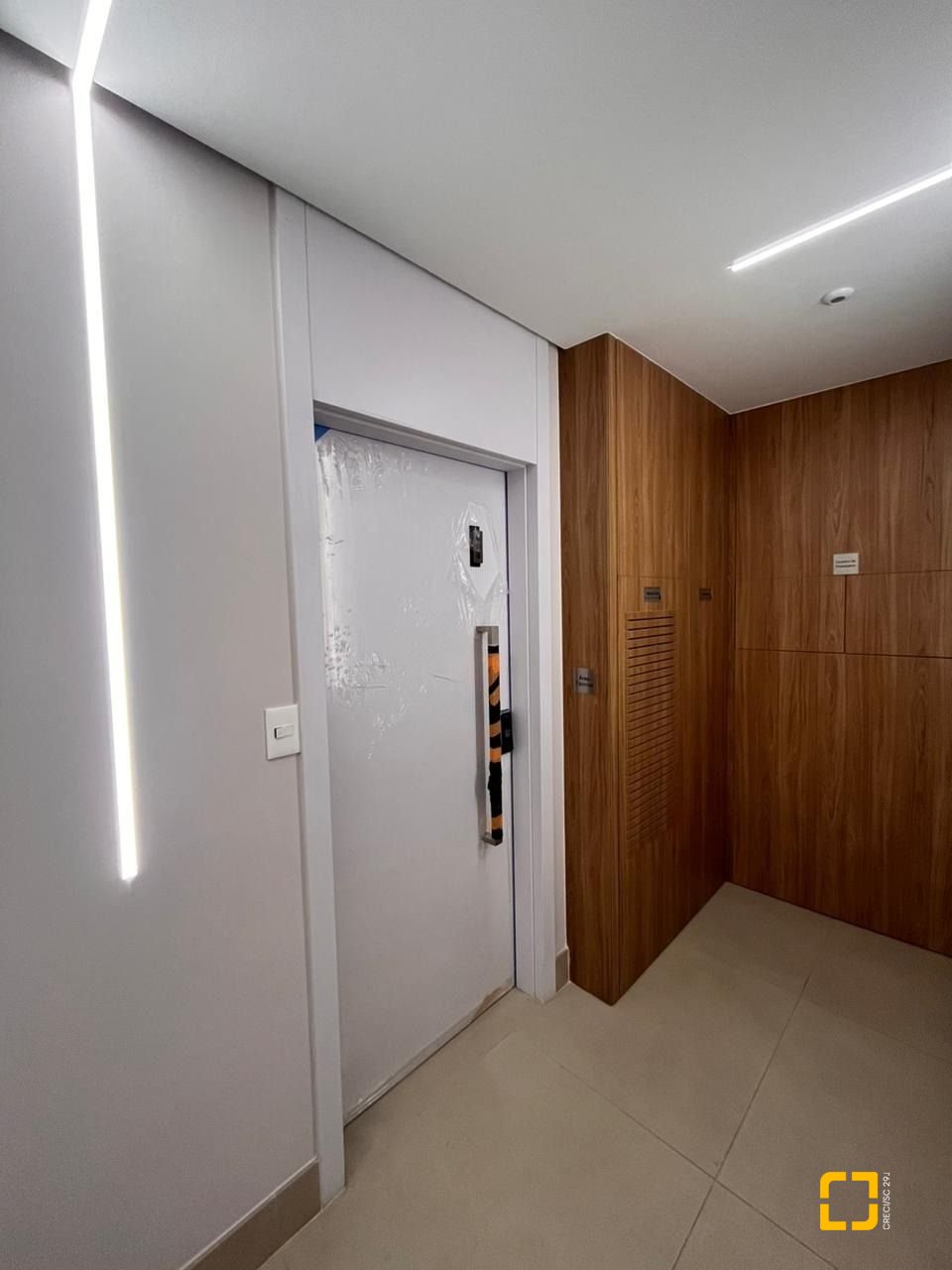 Apartamento com 154m², 4 quartos (sendo 4 suítes), 2 garagens, no bairro Floresta em São José