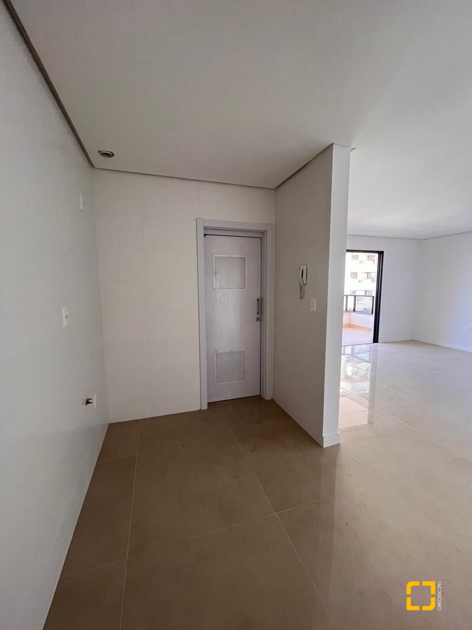 Apartamento com 154m², 4 quartos (sendo 4 suítes), 2 garagens, no bairro Floresta em São José