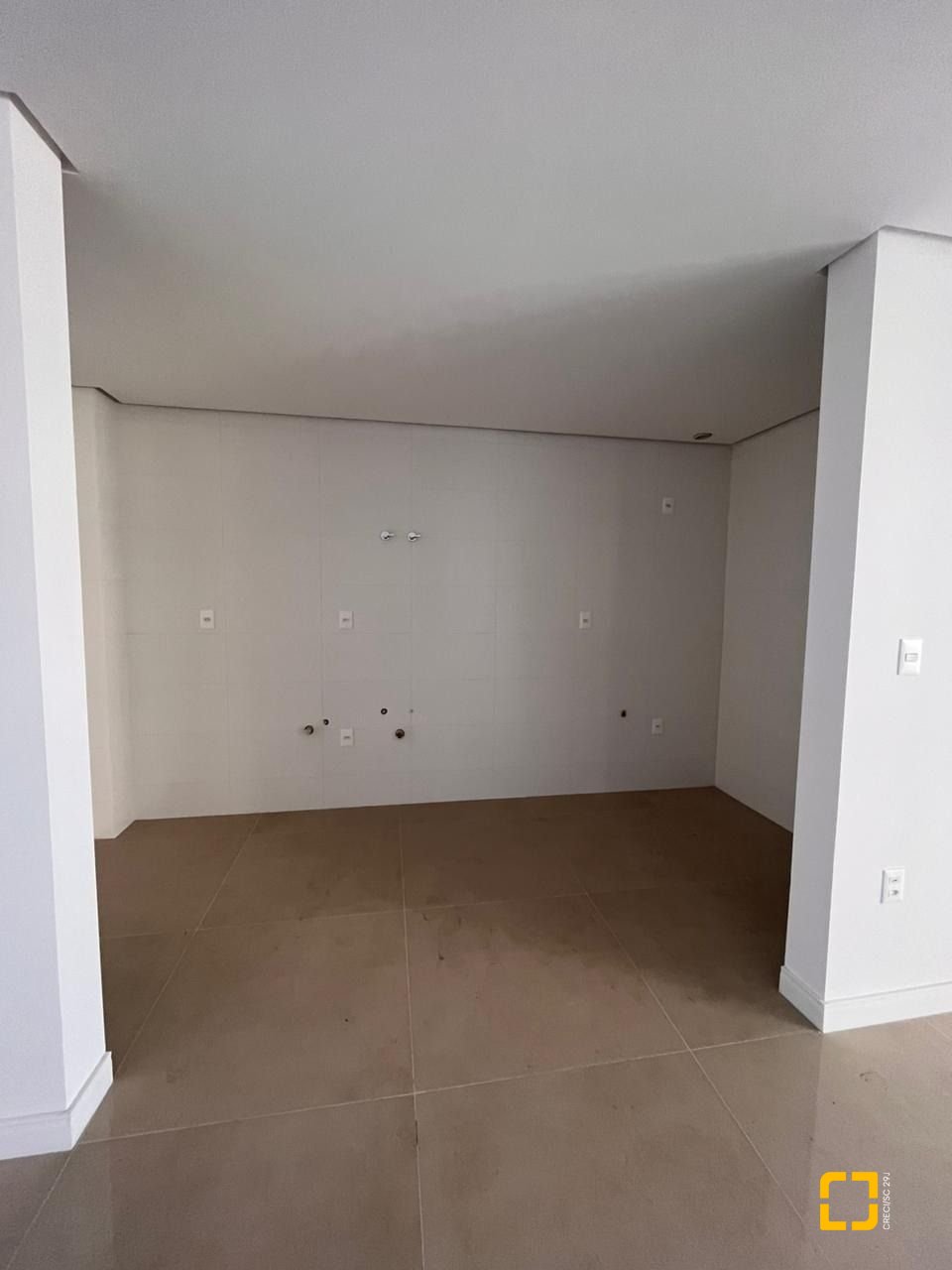 Apartamento com 154m², 4 quartos (sendo 4 suítes), 2 garagens, no bairro Floresta em São José