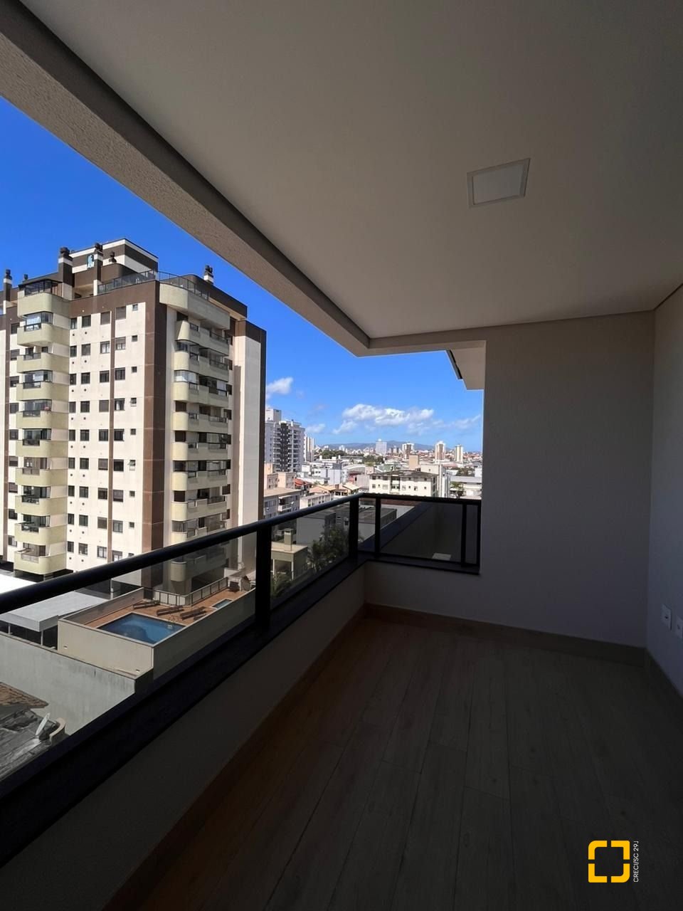 Apartamento com 154m², 4 quartos (sendo 4 suítes), 2 garagens, no bairro Floresta em São José