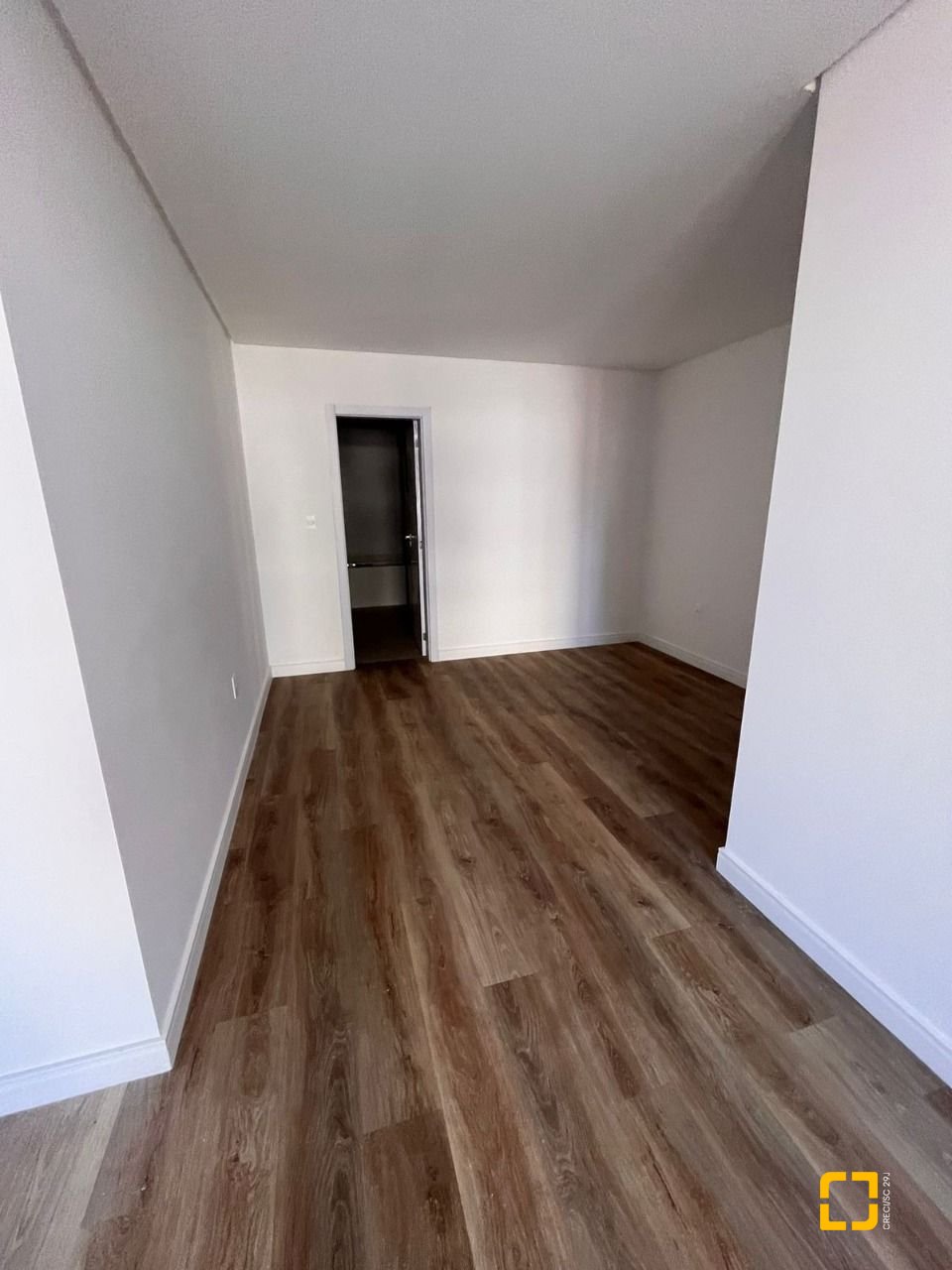 Apartamento com 154m², 4 quartos (sendo 4 suítes), 2 garagens, no bairro Floresta em São José