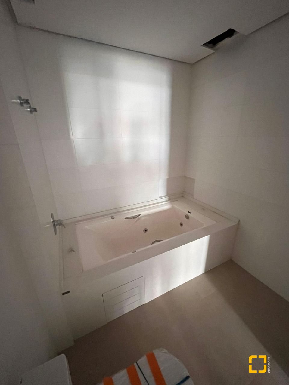 Apartamento com 154m², 4 quartos (sendo 4 suítes), 2 garagens, no bairro Floresta em São José