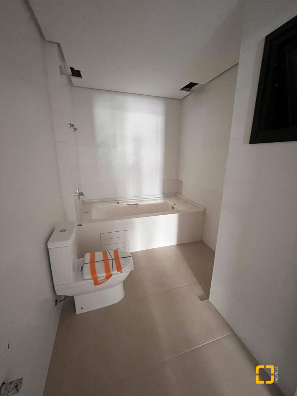 Apartamento com 154m², 4 quartos (sendo 4 suítes), 2 garagens, no bairro Floresta em São José