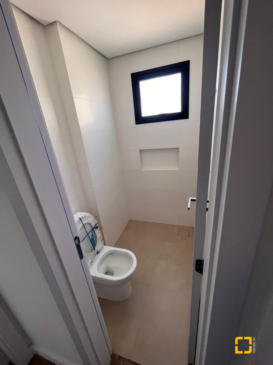 Apartamento com 154m², 4 quartos (sendo 4 suítes), 2 garagens, no bairro Floresta em São José