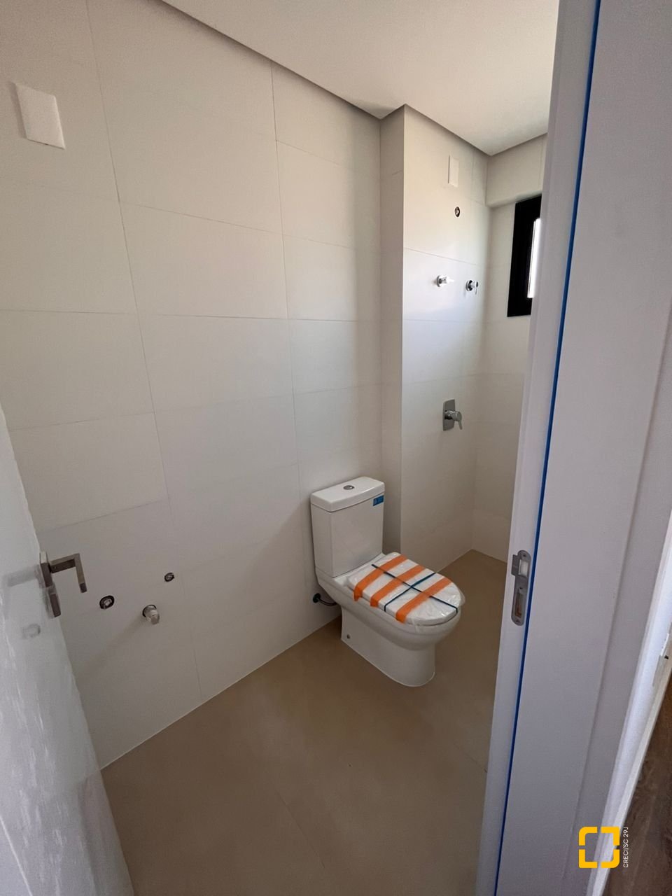 Apartamento com 154m², 4 quartos (sendo 4 suítes), 2 garagens, no bairro Floresta em São José