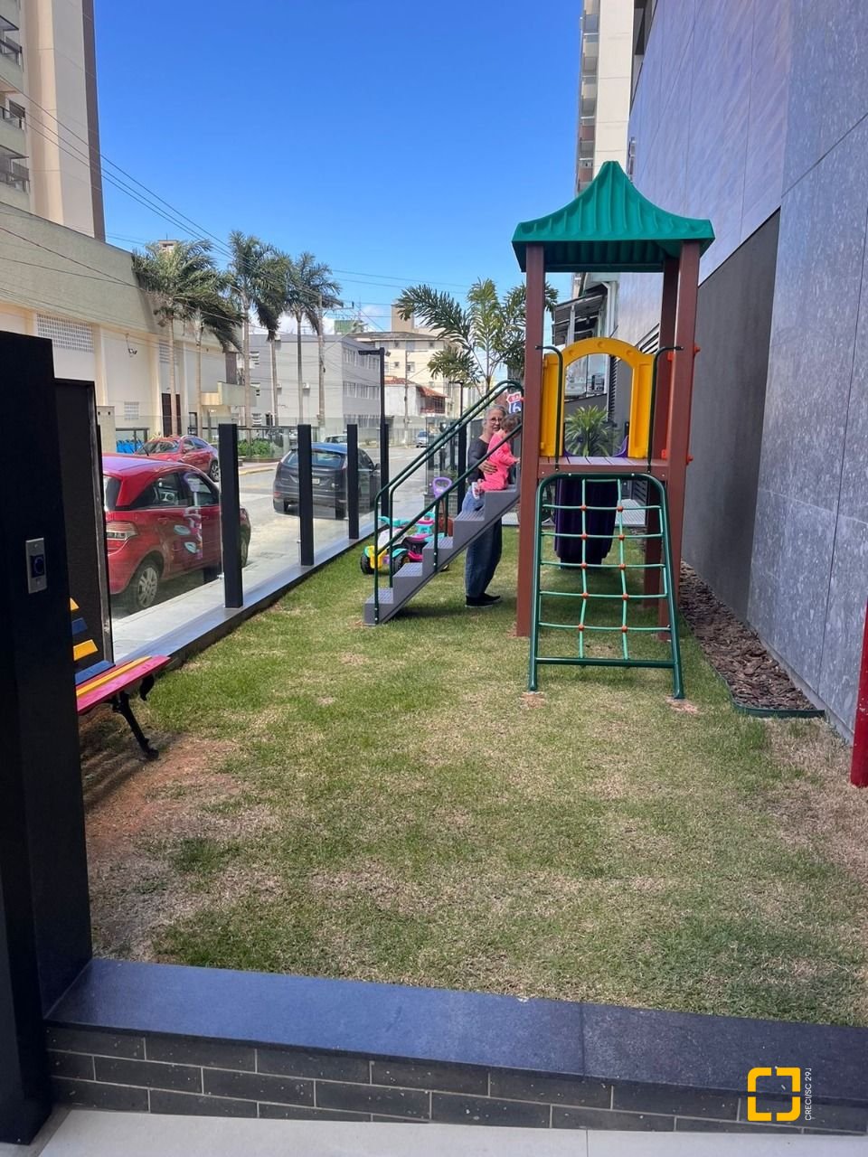 Apartamento com 154m², 4 quartos (sendo 4 suítes), 2 garagens, no bairro Floresta em São José