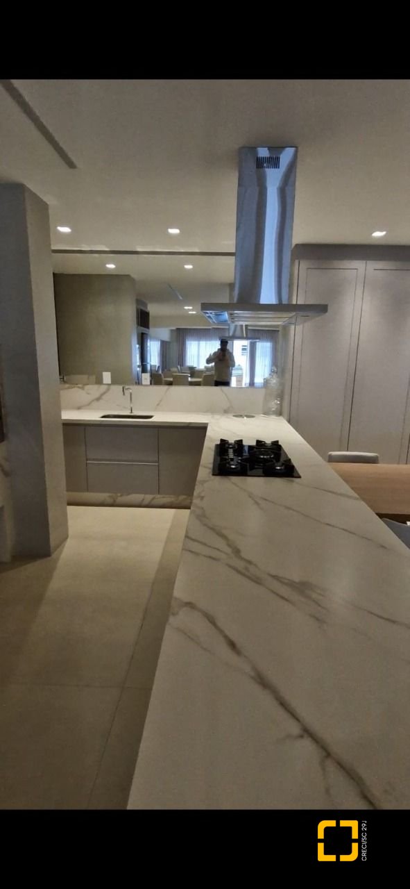 Apartamento com 154m², 4 quartos (sendo 4 suítes), 2 garagens, no bairro Floresta em São José