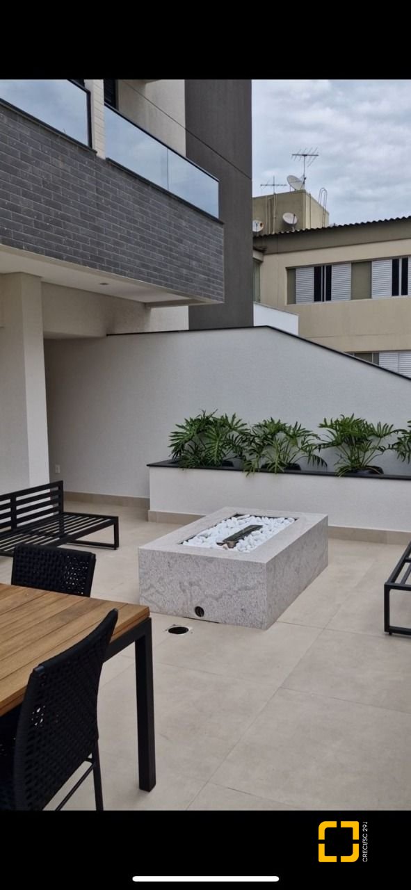 Apartamento com 154m², 4 quartos (sendo 4 suítes), 2 garagens, no bairro Floresta em São José