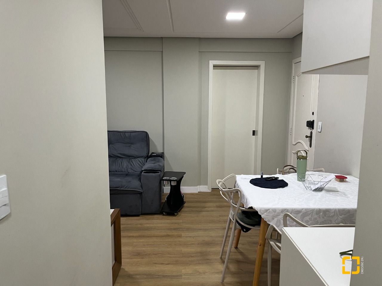 Apartamento com 57m², 2 quartos, 1 garagem, no bairro Barreiros em São José