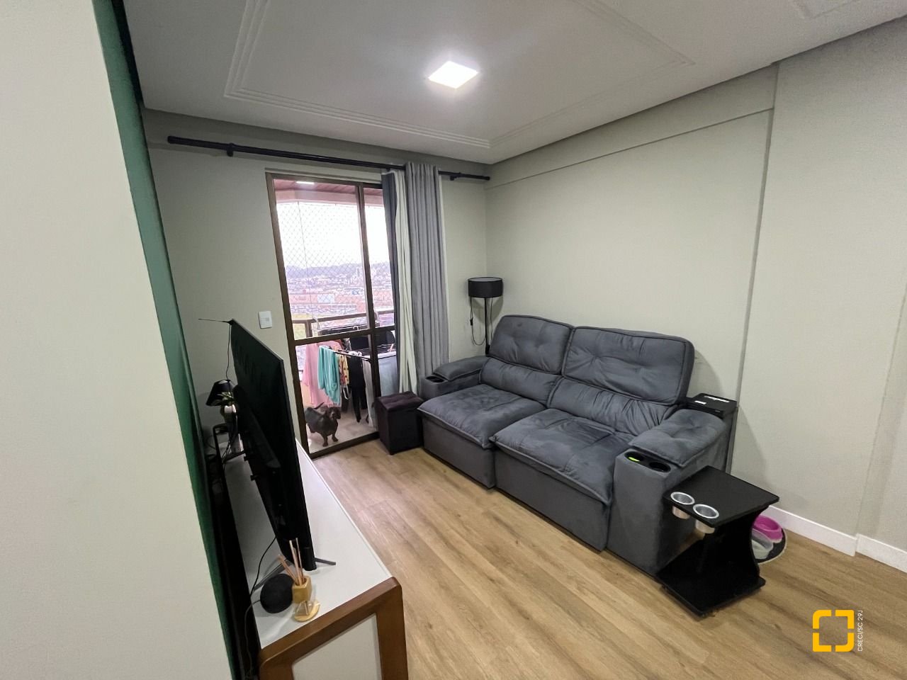 Apartamento com 57m², 2 quartos, 1 garagem, no bairro Barreiros em São José