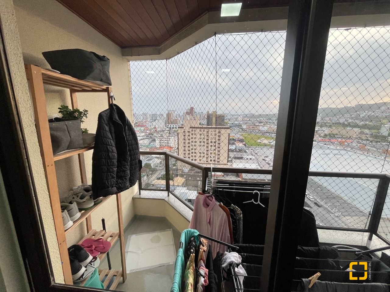 Apartamento com 57m², 2 quartos, 1 garagem, no bairro Barreiros em São José