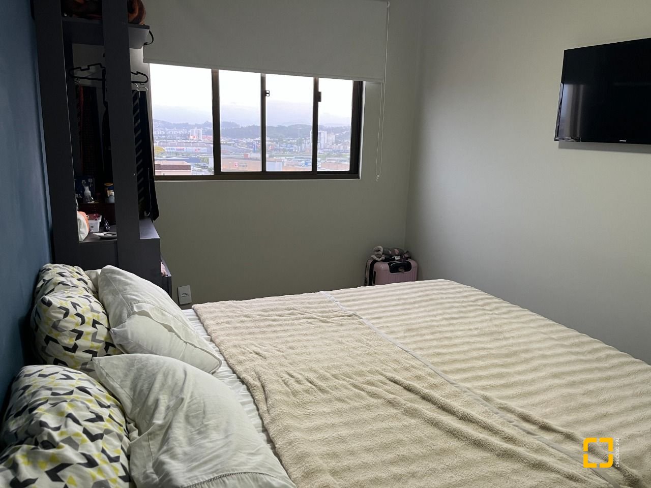 Apartamento com 57m², 2 quartos, 1 garagem, no bairro Barreiros em São José