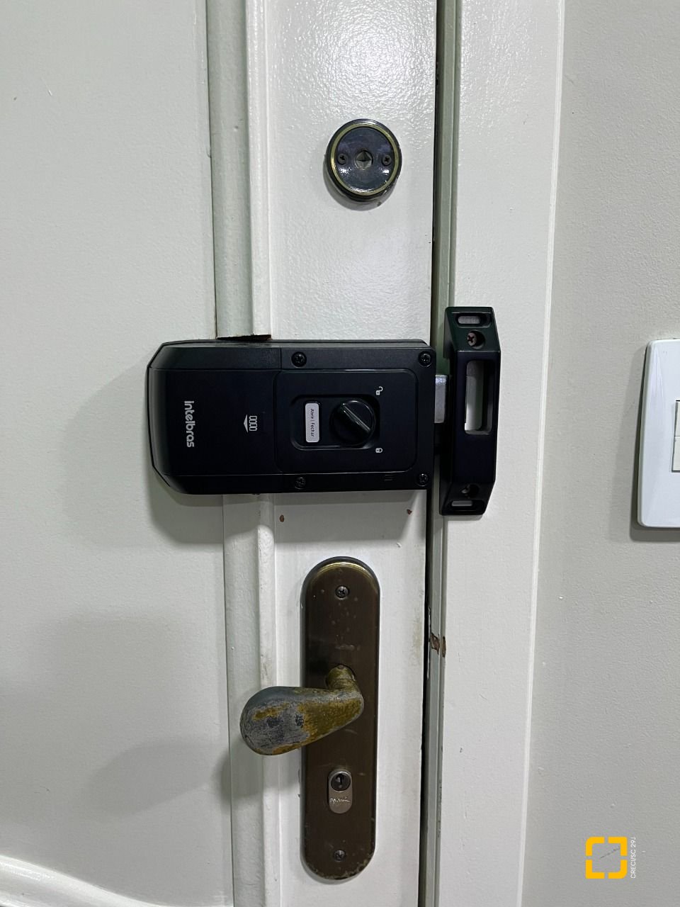 Apartamento com 57m², 2 quartos, 1 garagem, no bairro Barreiros em São José