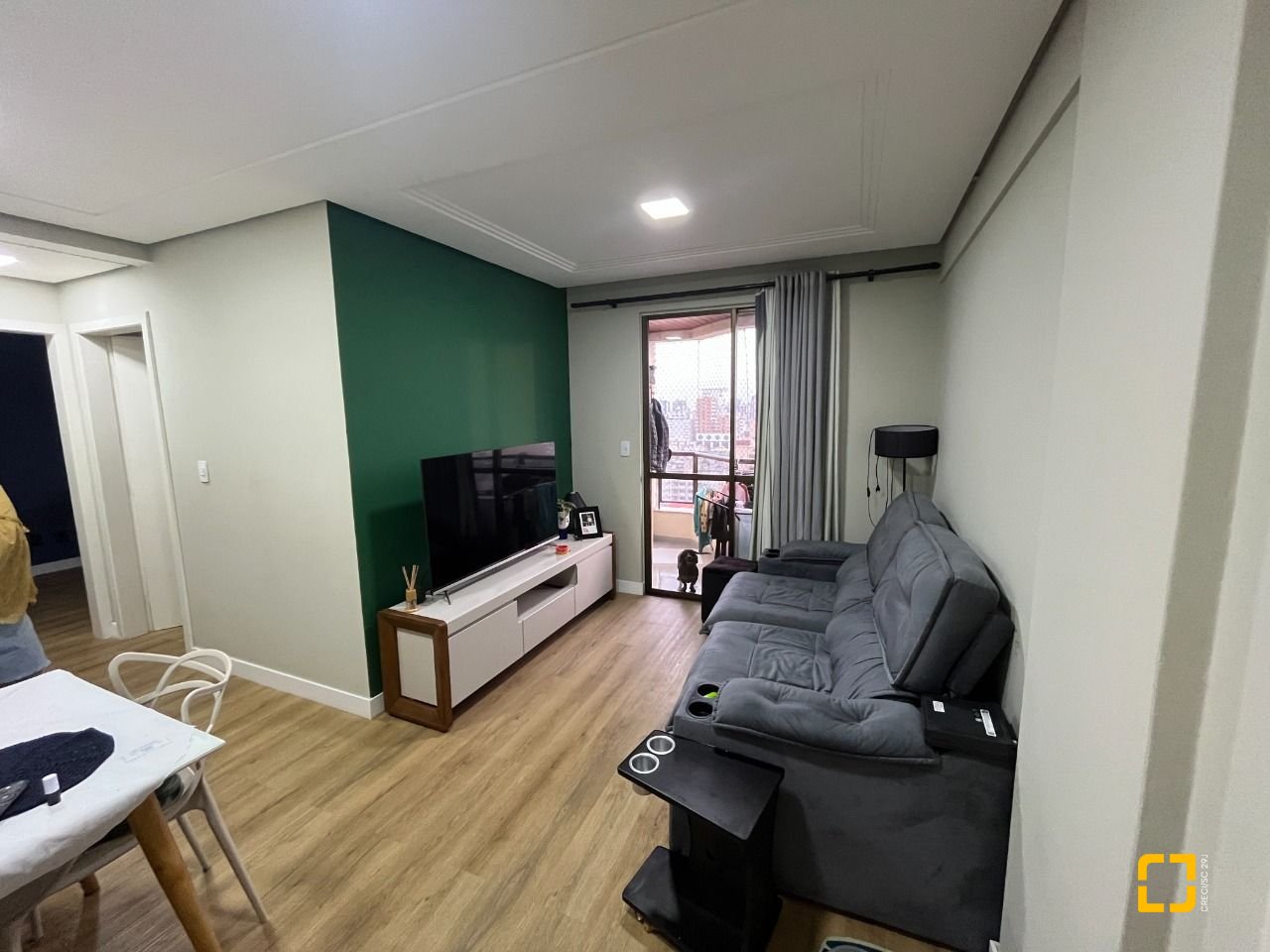 Apartamento com 57m², 2 quartos, 1 garagem, no bairro Barreiros em São José