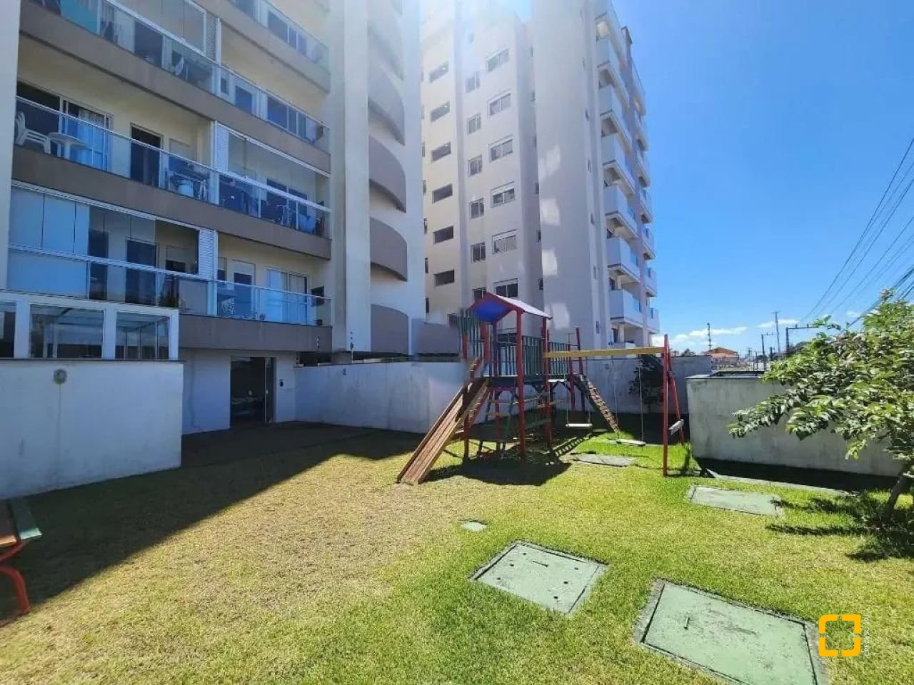 Apartamento com 72m², 2 quartos, 1 garagem, no bairro Ipiranga em São José