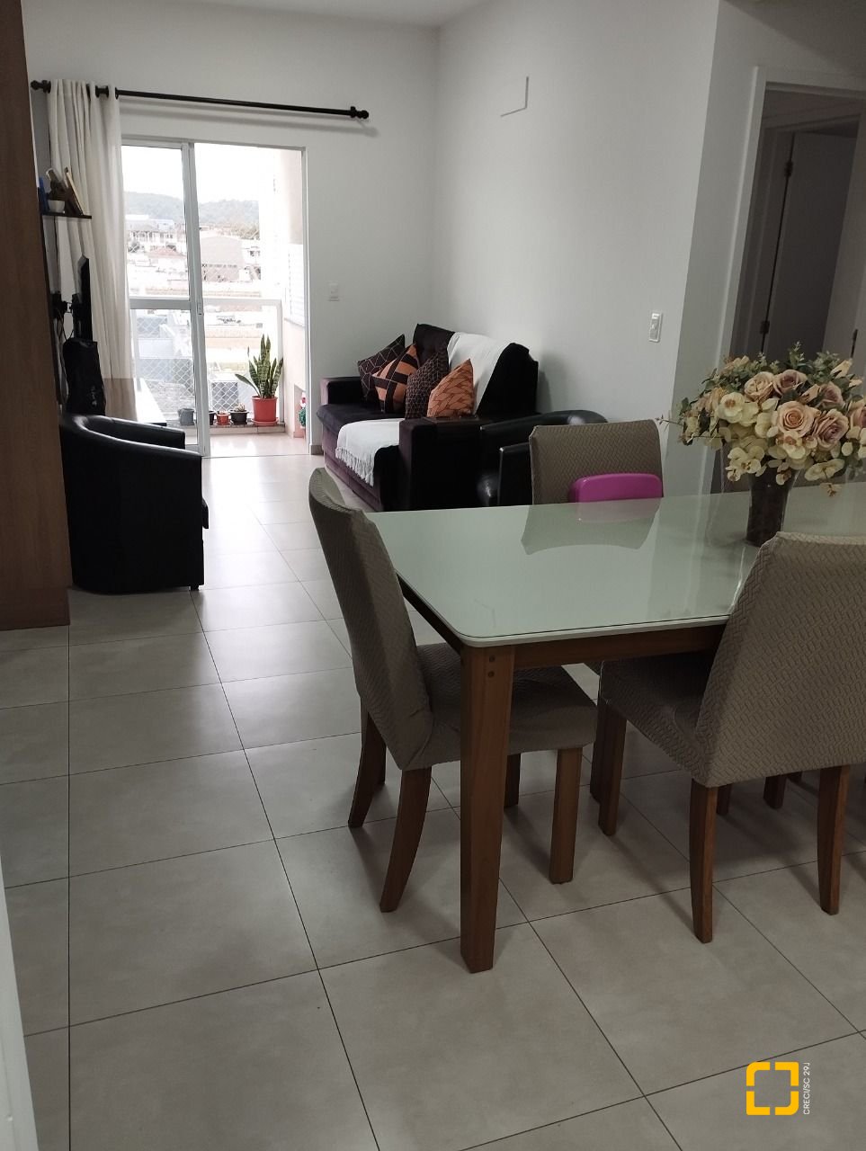Apartamento com 72m², 2 quartos, 1 garagem, no bairro Ipiranga em São José