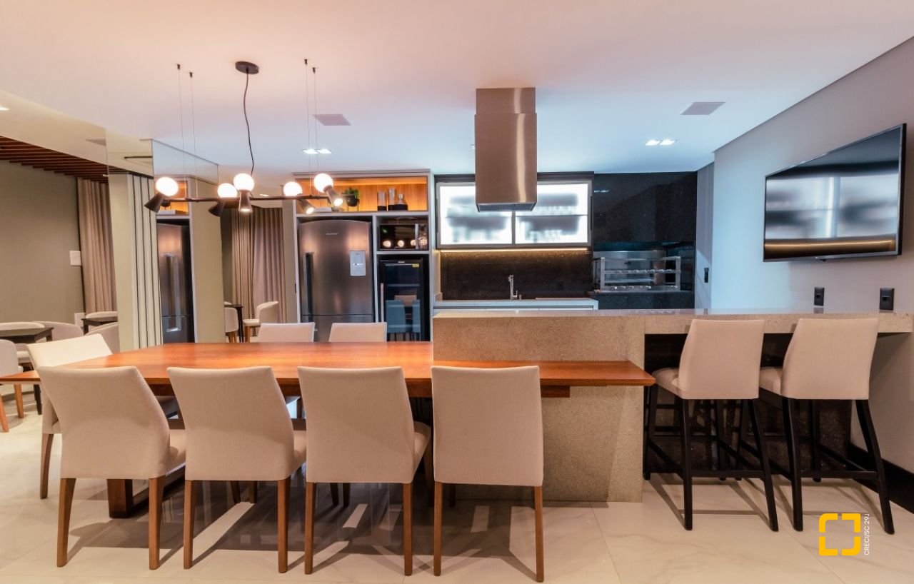 Apartamento com 181m², 6 quartos (sendo 3 suítes), 3 garagens, no bairro Centro em Florianópolis