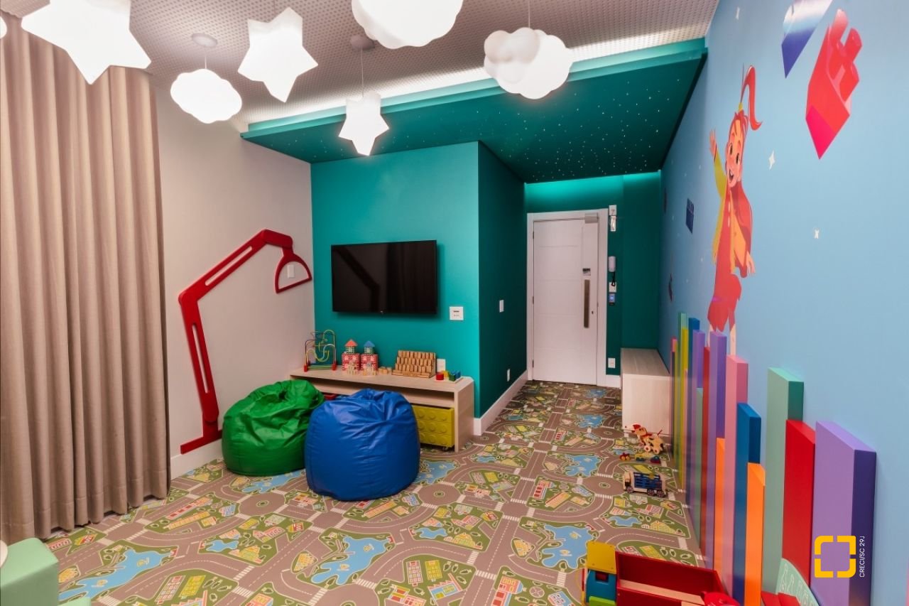 Apartamento com 181m², 6 quartos (sendo 3 suítes), 3 garagens, no bairro Centro em Florianópolis