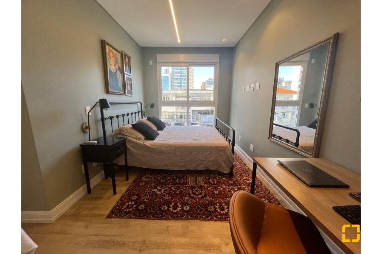 Apartamento com 181m², 6 quartos (sendo 3 suítes), 3 garagens, no bairro Centro em Florianópolis