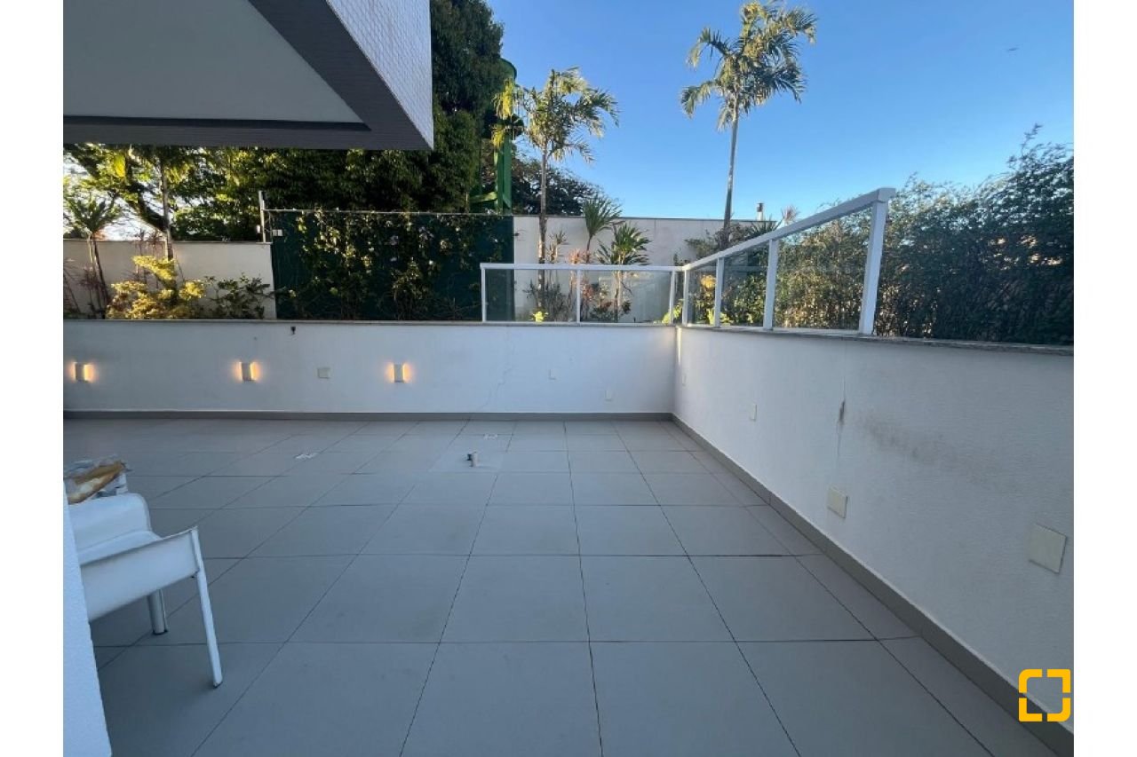 Apartamento com 181m², 6 quartos (sendo 3 suítes), 3 garagens, no bairro Centro em Florianópolis