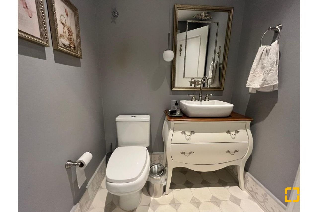 Apartamento com 181m², 6 quartos (sendo 3 suítes), 3 garagens, no bairro Centro em Florianópolis