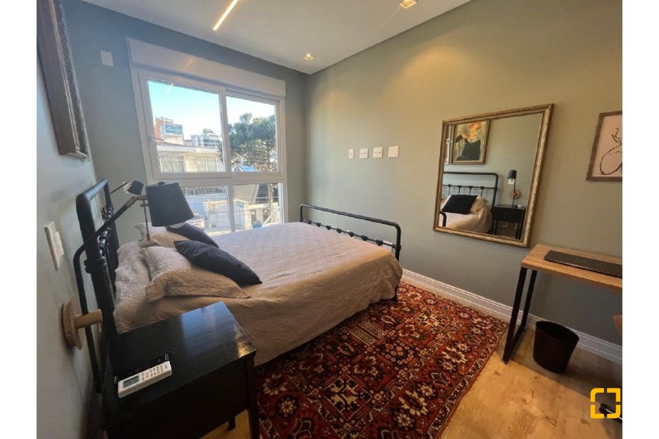 Apartamento com 181m², 6 quartos (sendo 3 suítes), 3 garagens, no bairro Centro em Florianópolis