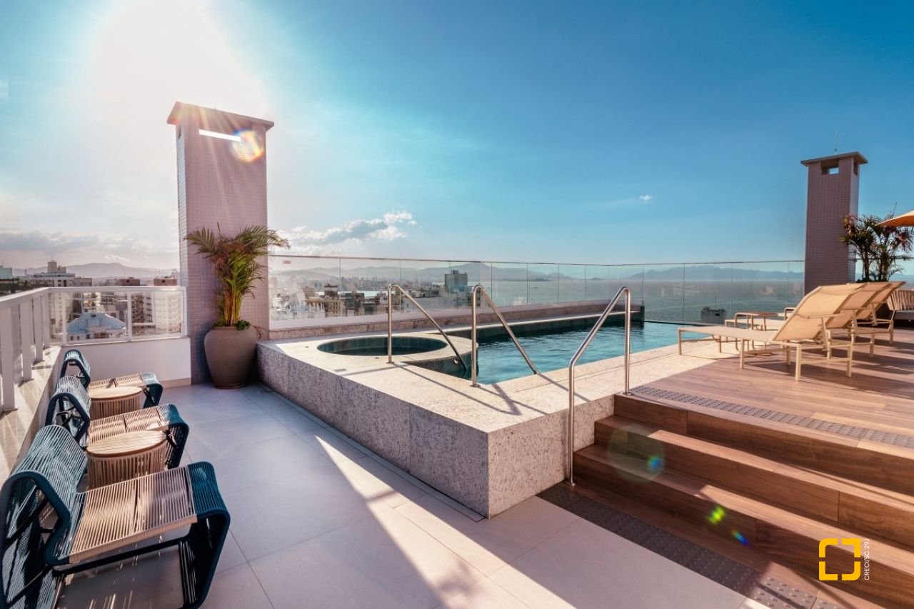 Apartamento com 181m², 6 quartos (sendo 3 suítes), 3 garagens, no bairro Centro em Florianópolis