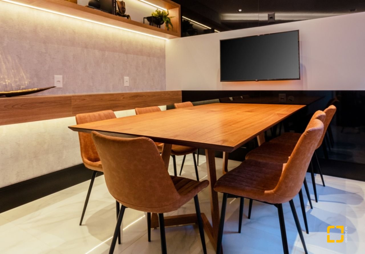 Apartamento com 181m², 6 quartos (sendo 3 suítes), 3 garagens, no bairro Centro em Florianópolis