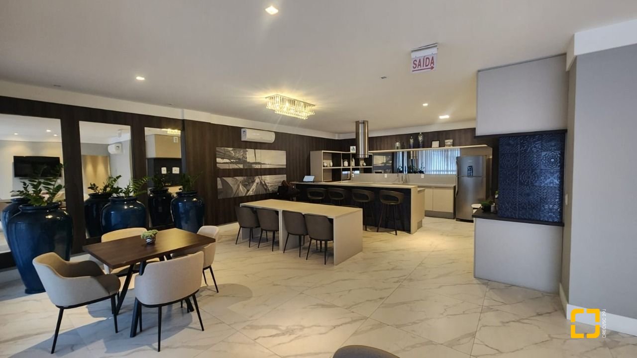 Apartamento com 102m², 4 quartos (sendo 1 suíte), 2 garagens, no bairro Estreito em Florianópolis