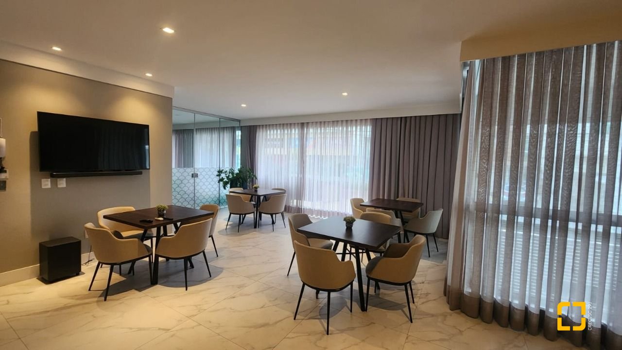 Apartamento com 102m², 4 quartos (sendo 1 suíte), 2 garagens, no bairro Estreito em Florianópolis