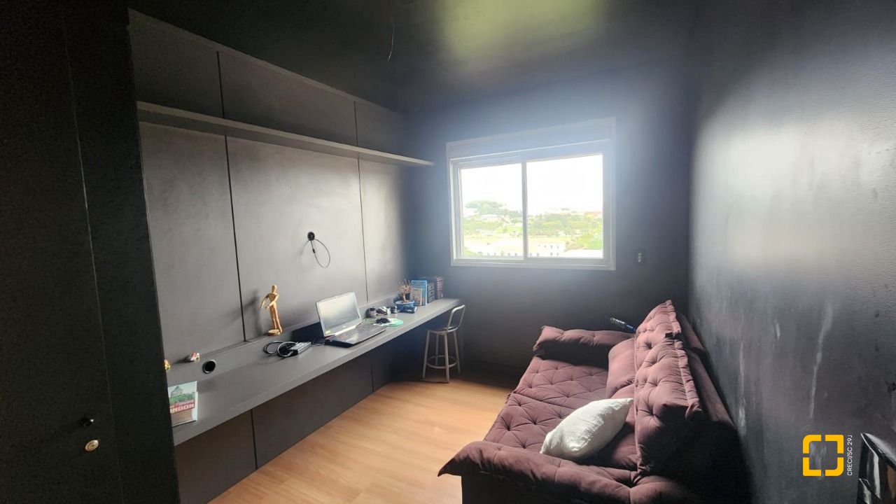 Apartamento com 102m², 4 quartos (sendo 1 suíte), 2 garagens, no bairro Estreito em Florianópolis