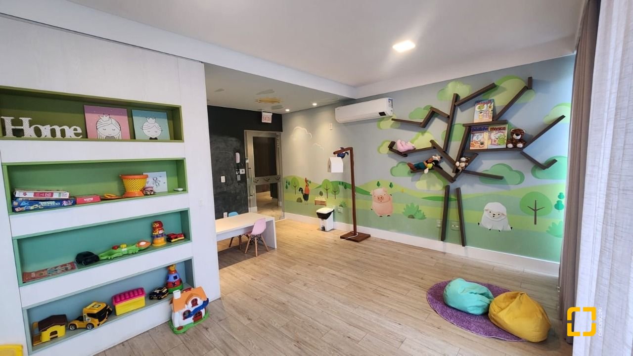 Apartamento com 102m², 4 quartos (sendo 1 suíte), 2 garagens, no bairro Estreito em Florianópolis