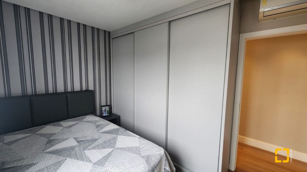 Apartamento com 102m², 4 quartos (sendo 1 suíte), 2 garagens, no bairro Estreito em Florianópolis