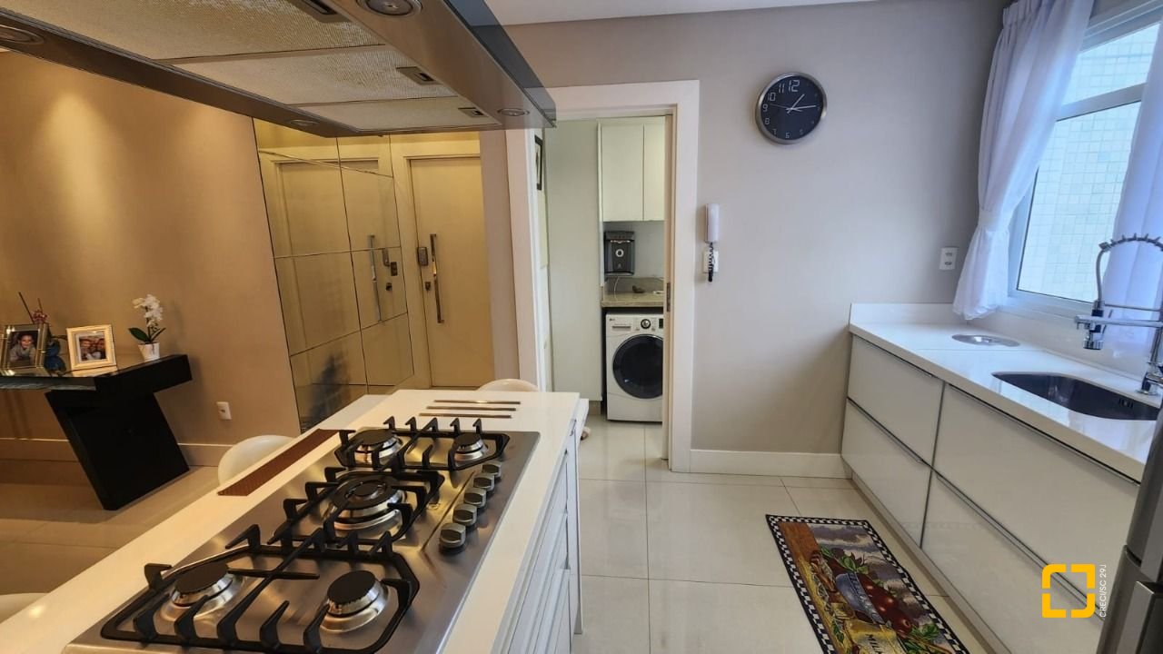 Apartamento com 102m², 4 quartos (sendo 1 suíte), 2 garagens, no bairro Estreito em Florianópolis