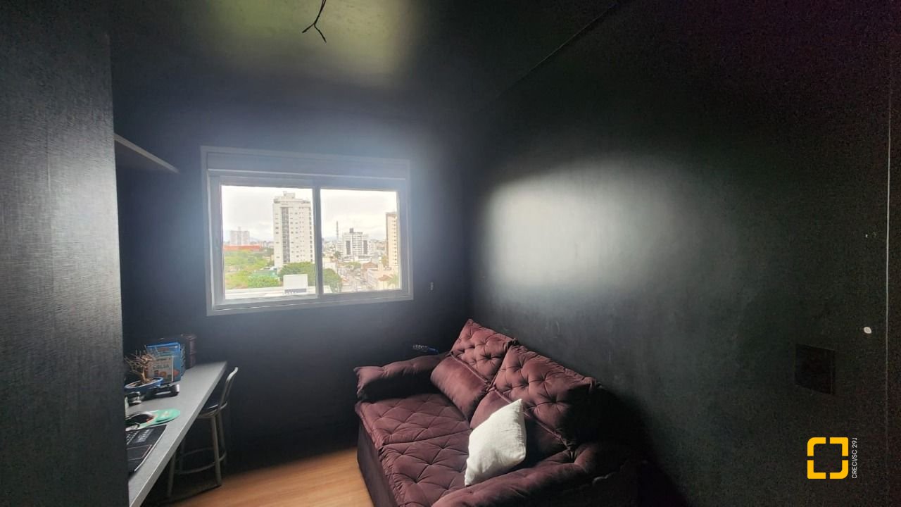 Apartamento com 102m², 4 quartos (sendo 1 suíte), 2 garagens, no bairro Estreito em Florianópolis