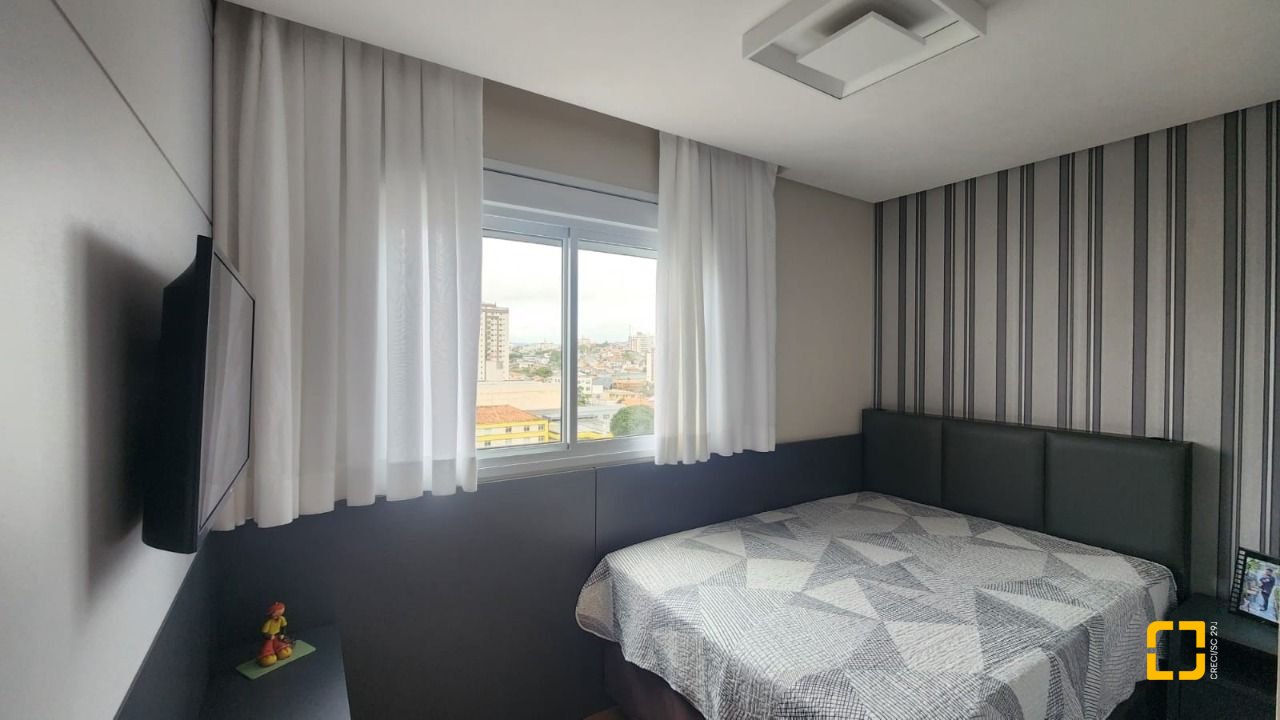 Apartamento com 102m², 4 quartos (sendo 1 suíte), 2 garagens, no bairro Estreito em Florianópolis