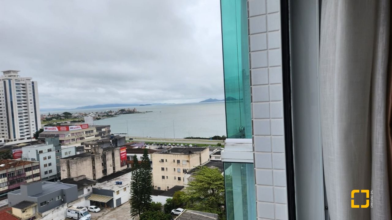 Apartamento com 102m², 4 quartos (sendo 1 suíte), 2 garagens, no bairro Estreito em Florianópolis