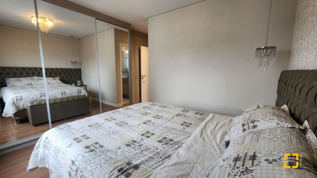 Apartamento com 102m², 4 quartos (sendo 1 suíte), 2 garagens, no bairro Estreito em Florianópolis